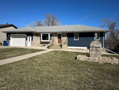 1120 W Hanson Ave Mitchell, SD  Huge House W/Separate Shop