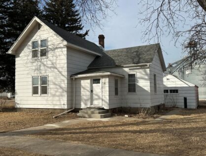 200 E 2nd St Freeman, SD  Remodeled 3 Bed Home