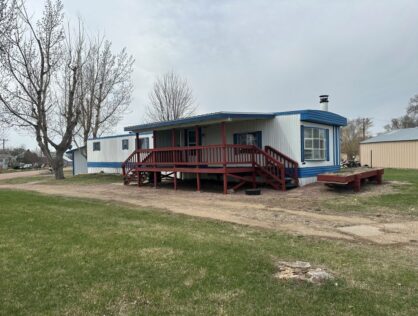 611 S Pearl St Menno, SD  Manufactured home w/Owned Land