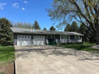 100 S Relanto St Freeman, SD  Screened Porch Addition!
