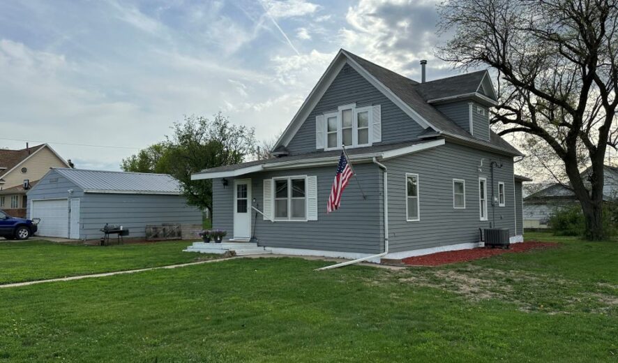 531 N Adams St Salem, SD  Huge Corner Lot!