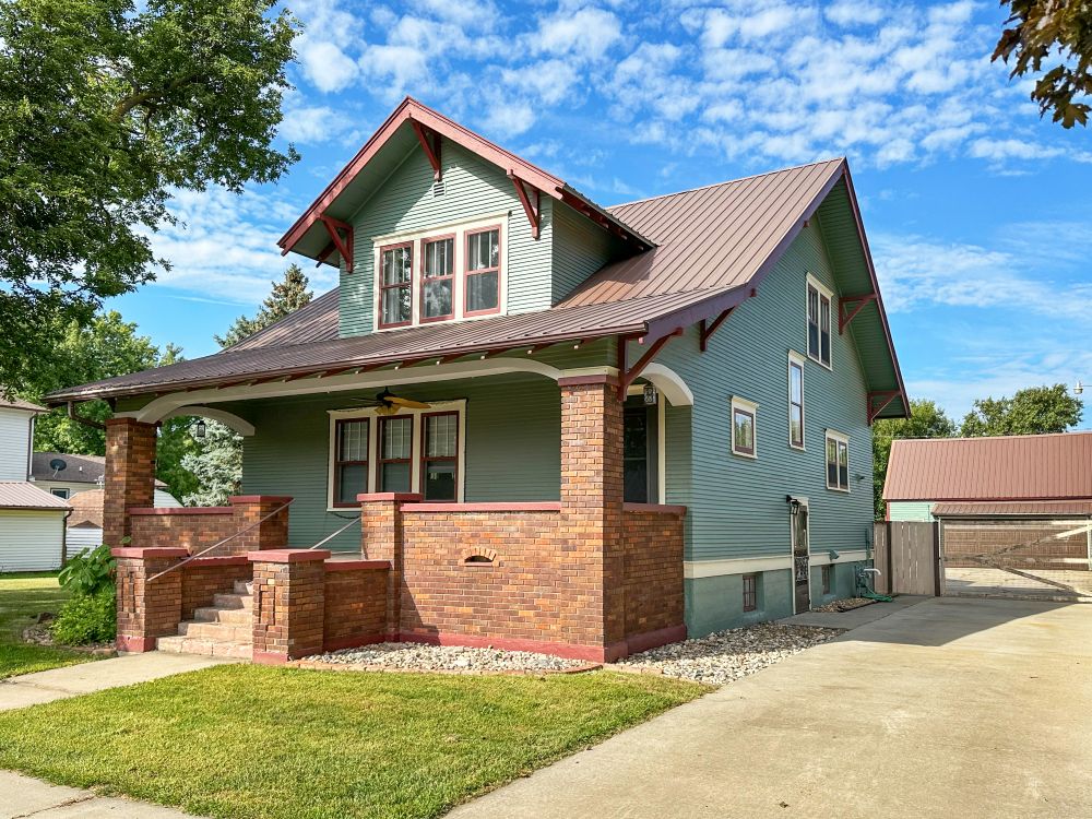 405 S Pearl St Menno, SD  A Rare Gem!