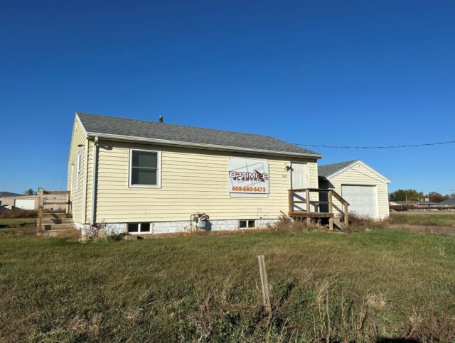 340 W Hollister Ave Salem, SD  Location!