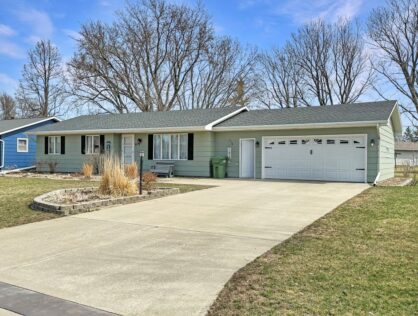 818 S Albert St Freeman, SD Welcome Home!