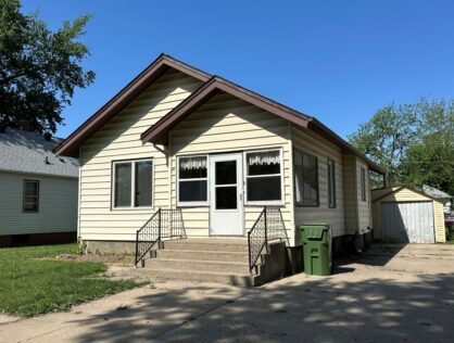533 S Poplar St Freeman, SD  Patio Hideaway!