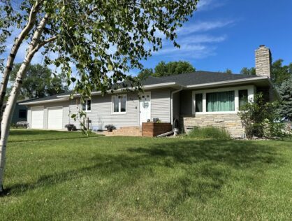 533 S Juniper St Freeman, SD Stylish Open Concept Home!