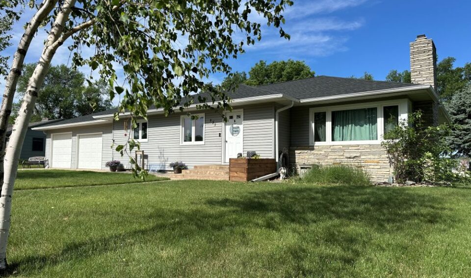 533 S Juniper St Freeman, SD  Stylish Open Concept Home!