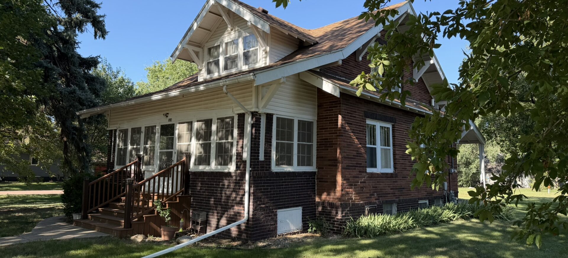 904 S Cherry St Freeman, SD  Craftsman Style Brick Home!